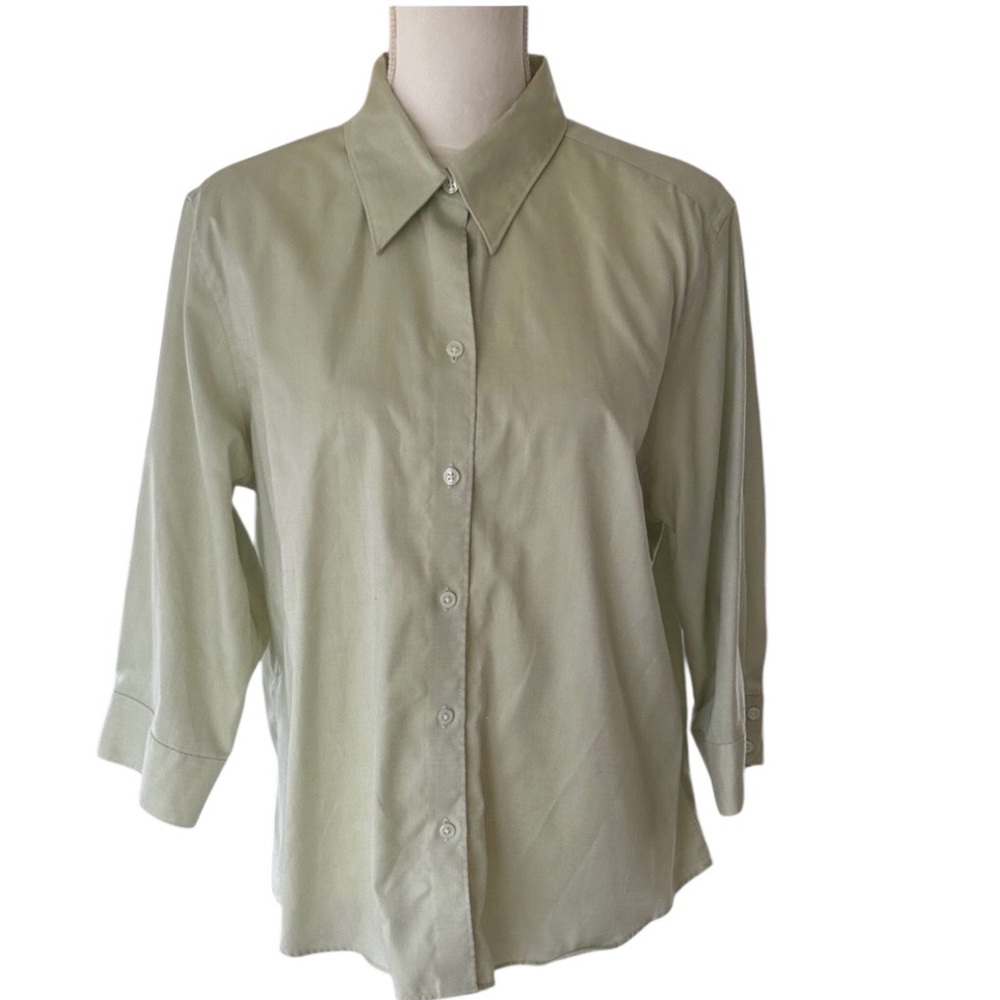 Eddie Bauer wrinkle resistant Cotton soft light spring green button down blouse